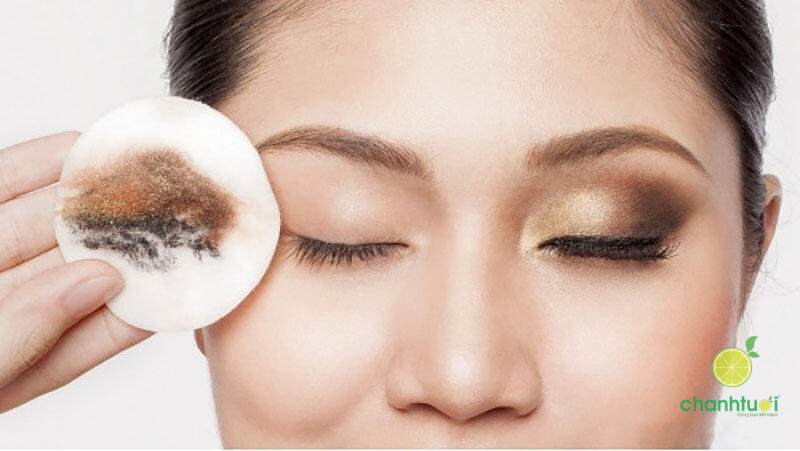 cách dùng nước tẩy trang cho người trang điểm