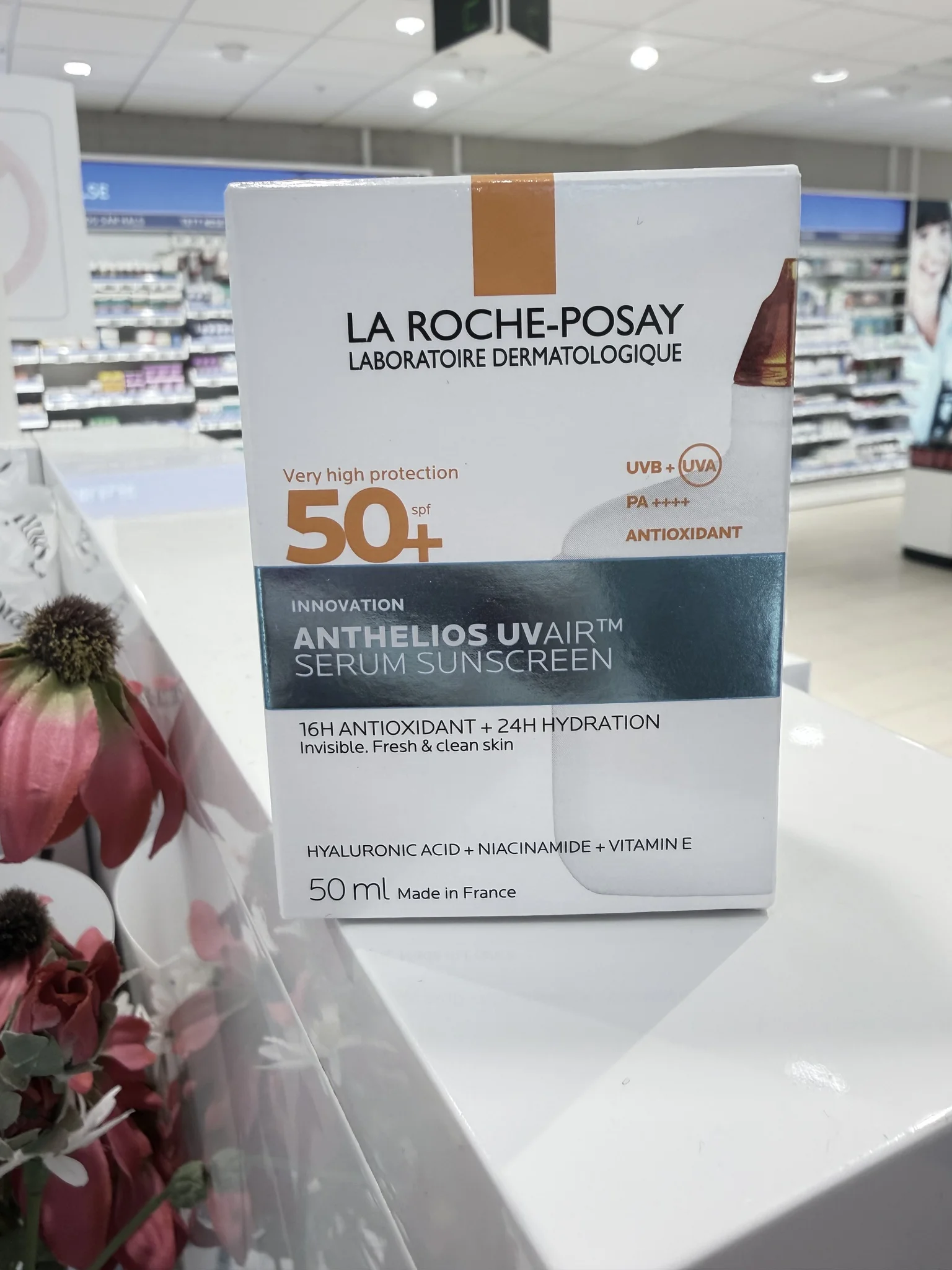 Kem chống nắng La Roche-Posay Anthelios Anthelios UVAIR Serum Sunscreen Eu