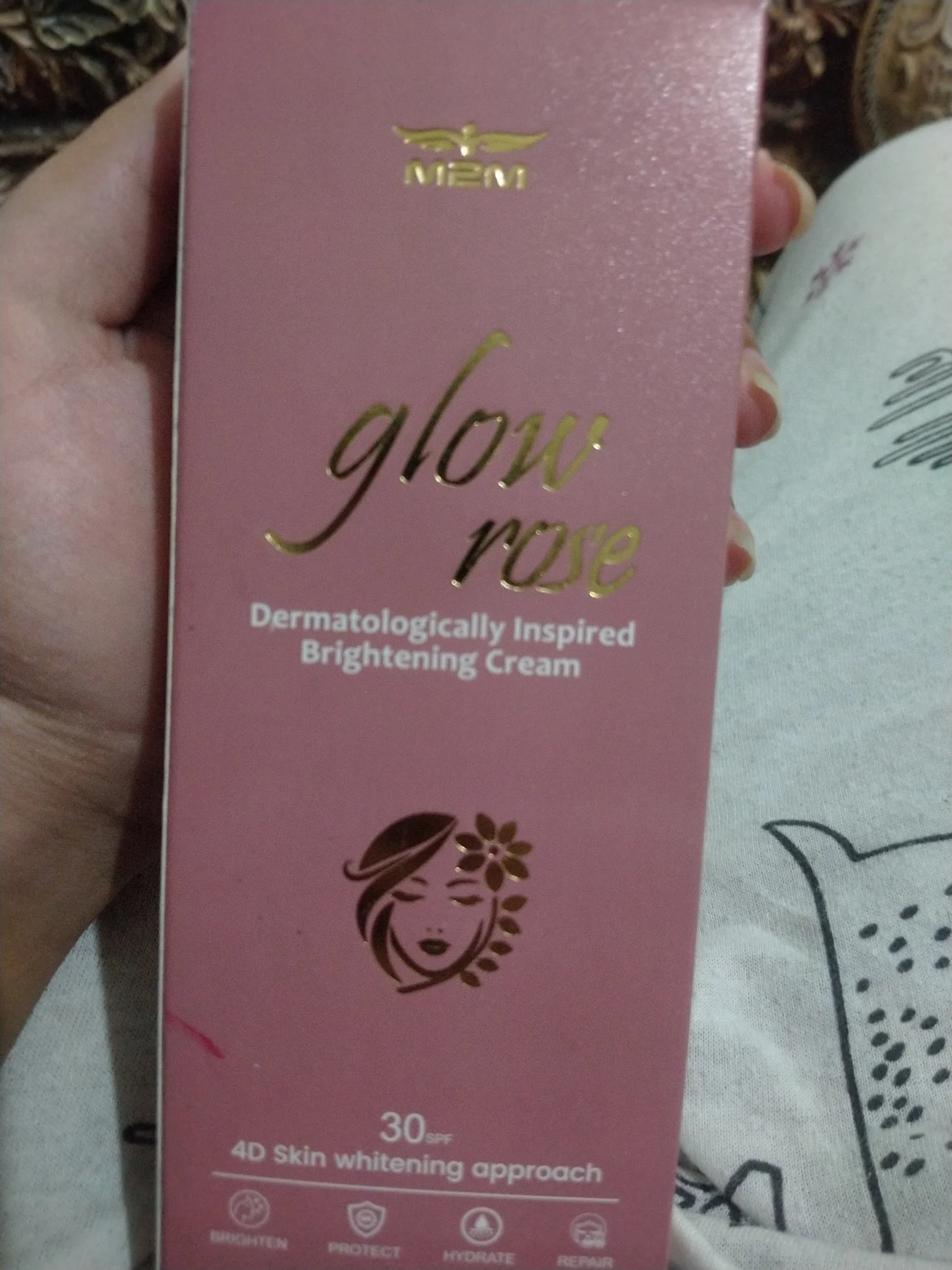 Kem dưỡng làm sáng da m2m Glow Rose Dermatologically Inspired Brightening Cream