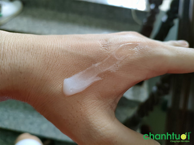 kem đánh răng Crest 3d White Brilliance kết cấu