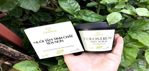 muoi-tam-sua-non-colostrum-salt-scrub-lasenta