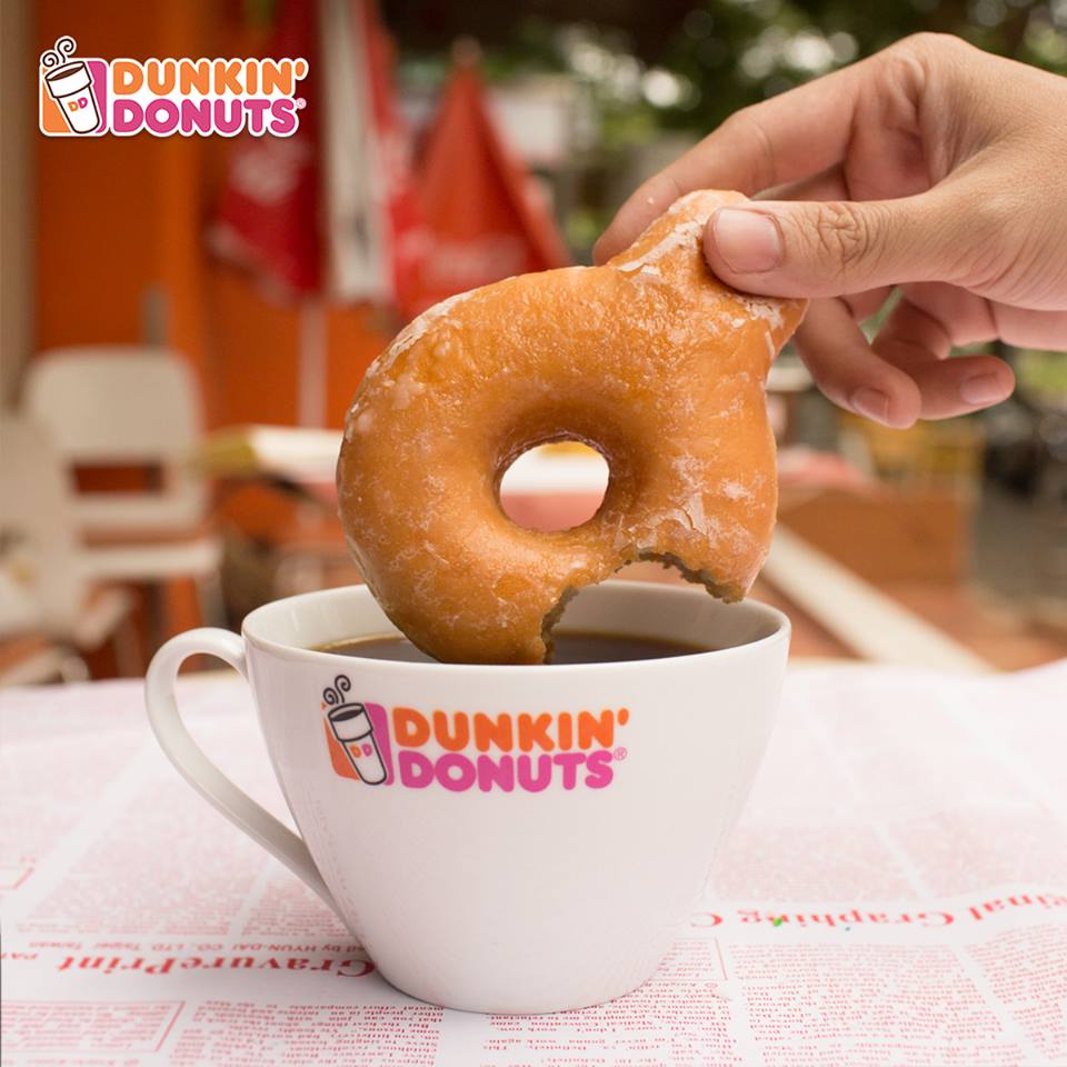 Dunkin-Donuts-mua-nuoc-tang-mien-phi-banh-3