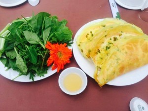 Hoi-quan-bach-moc-khuyen-mai-tang-banh-xeo-mien-phi-1