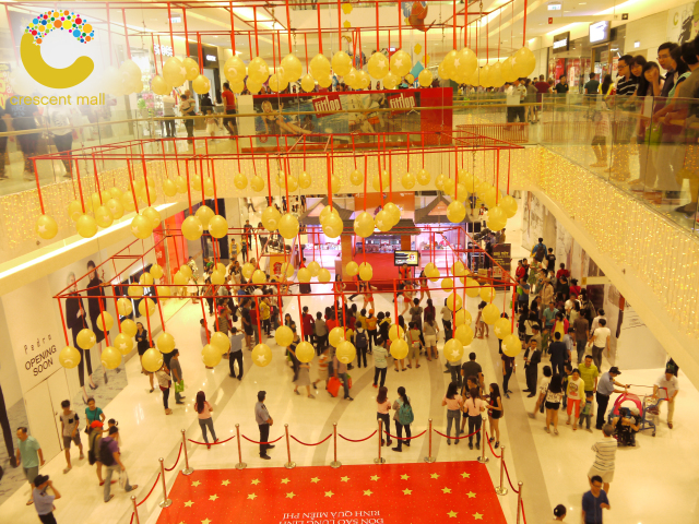 Midnight-Sale-tai-Crescent-Mall-con-bao-sale-khung-giam-gia-50-1