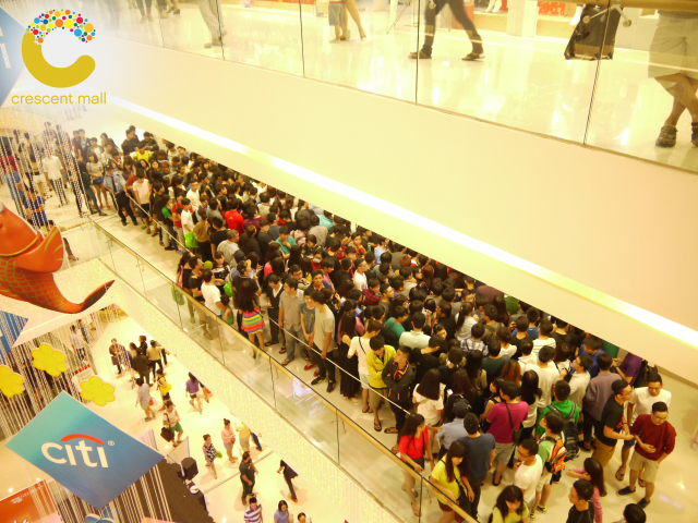Midnight-Sale-tai-Crescent-Mall-con-bao-sale-khung-giam-gia-50-2