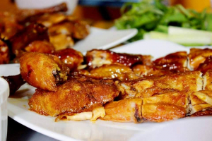 Ga-nuong-o-o-o-khuyen-mai-79k-cho-mot-con-ga-nuong-1