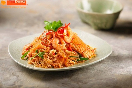 Pad-Thái-ngon-hấp-dẫn-tại-Thái-Express