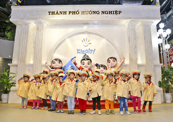 tro-gia-lon-ve-vui-choi-tai-thanh-pho-huong-nghiep-gia-chi-99k-1