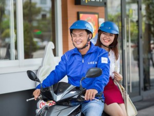 xe-om-uber-ra-mat-voi-gia-tuong-chi-3-7000dkm