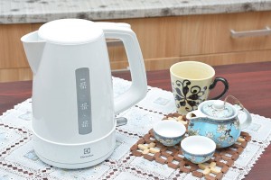 binh-dun-sieu-toc-electrolux-eek1303w-1-org-1