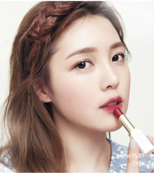 pony-blossom-lip-color-2