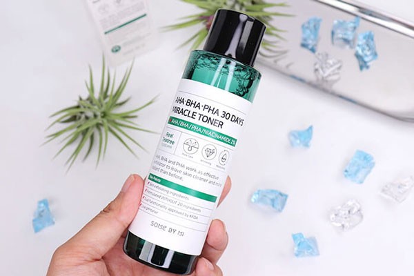 nước hoa hồng trị mụn