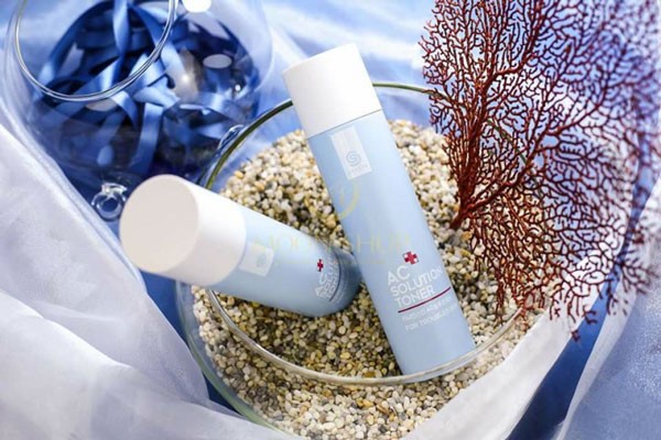 nước hoa hồng trị mụn