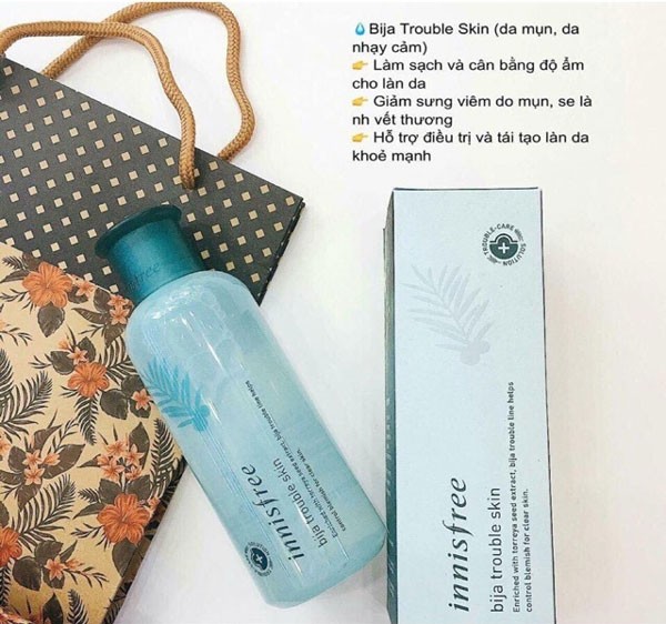 nước hoa hồng trị mụn