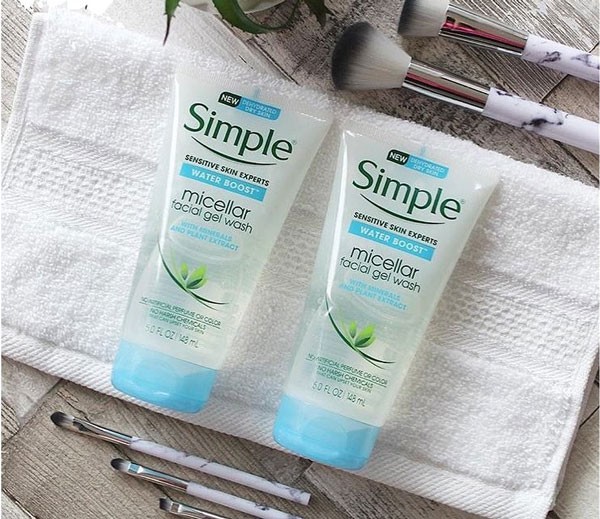 sữa rửa mặt simple