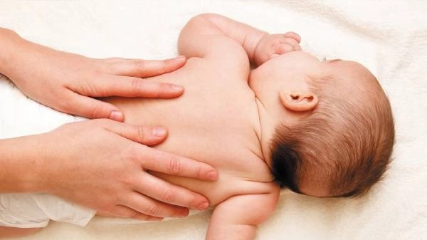 dầu massage cho bé