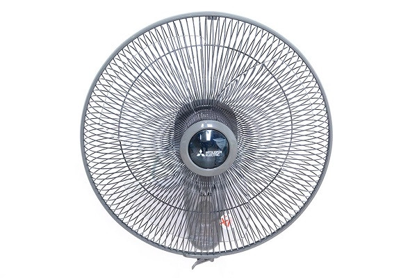 quạt treo tường điều khiển từ xa