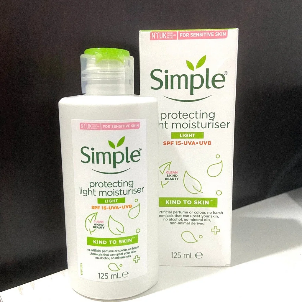 Simple Protecting Light Moisturizer SPF 15