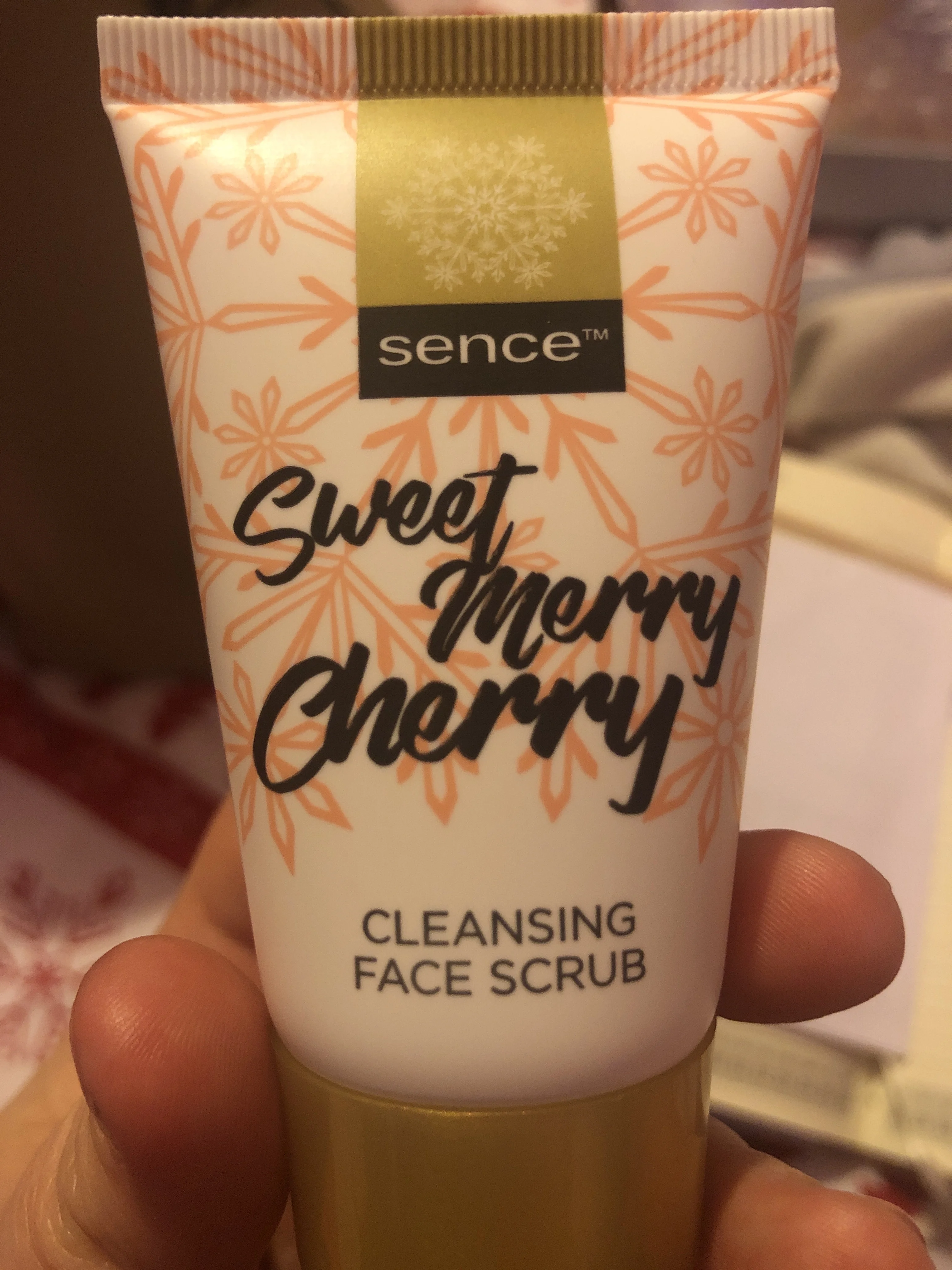 Tẩy da chết sence Sweet Cherry Merry Cleansing Face Scrub