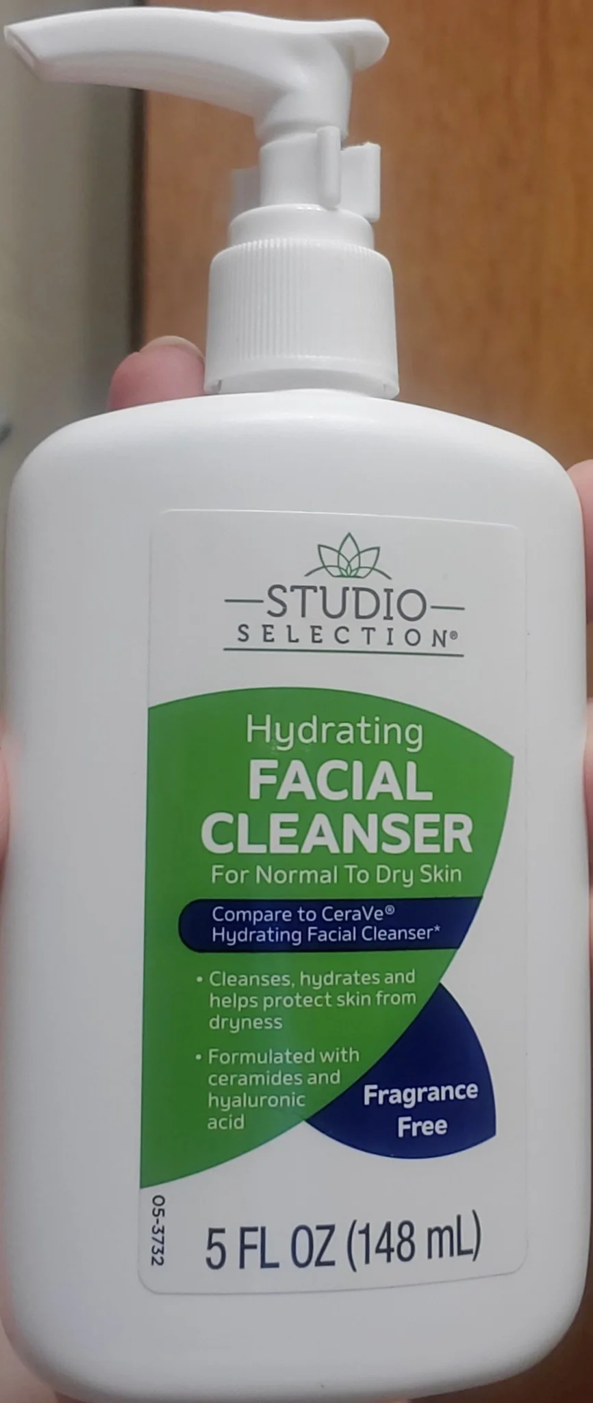 Sữa rửa mặt Studio Selection Hydrating Facial Cleanser For Normal To Dry Skin