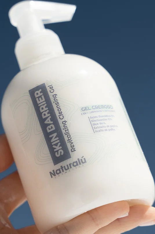 Gel rửa mặt Naturalú Cosmetics Revitalizing Cleansing Gel