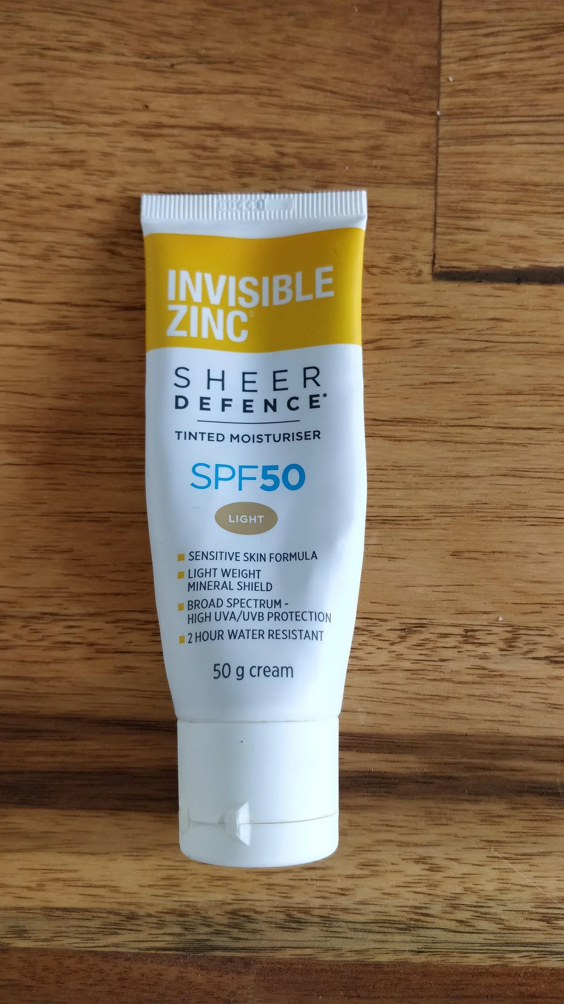 Kem chống nắng Invisible Zinc Sheer Defense Sunscreen