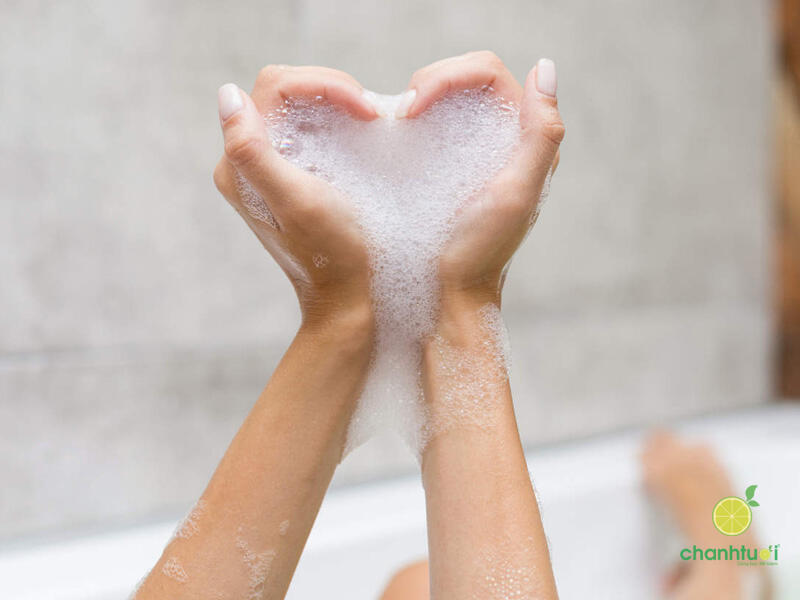 Vì Sao Không Nên Dùng Xà Phòng Rửa Vùng Kín