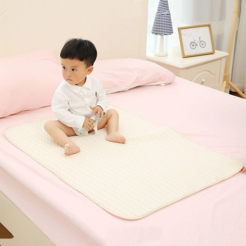 45 Top 5 miếng lót thay tã tốt và chất lượng nhất dành cho trẻ sơ sinh mới nhất 2 AIOⒶ Tấm lót giường kẻ sọc thay tã cho bé