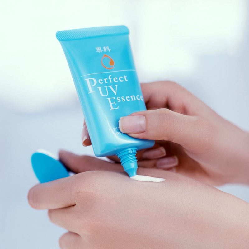 Kem chống nắng dạng tinh chất Senka Perfect UV Essence