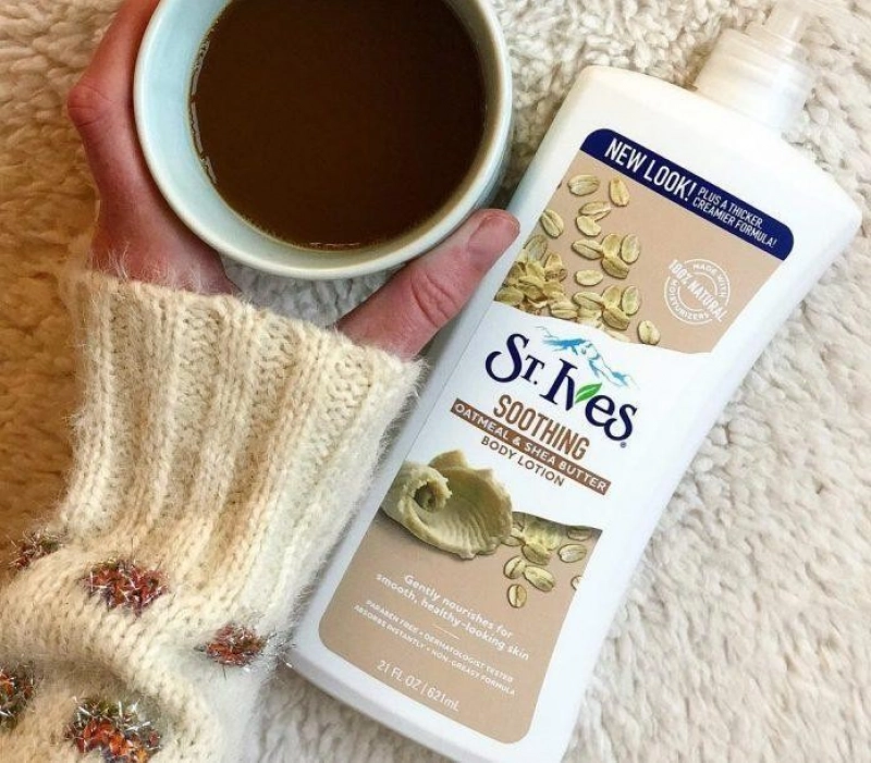 Sữa dưỡng thể St.Ives Soothing Oatmeal and Shea Butter Body Lotion