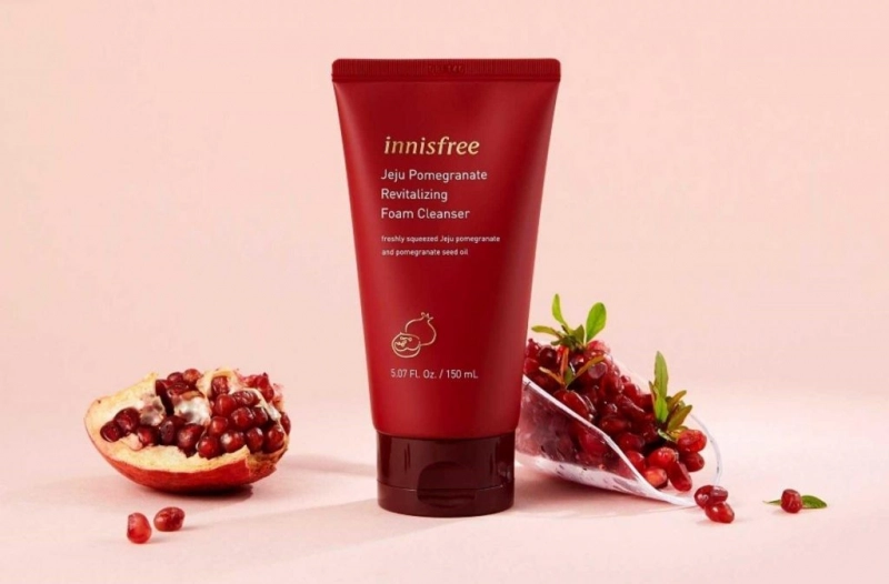 Sữa rửa mặt ngăn ngừa lão hóa từ lựu innisfree Jeju Pomegranate Revitalizing Foam Cleanser