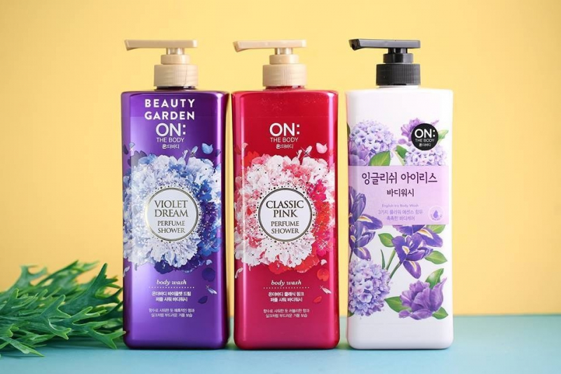 Sữa tắm dưỡng ẩm hương nước hoa On The Body Perfume Classic Pink