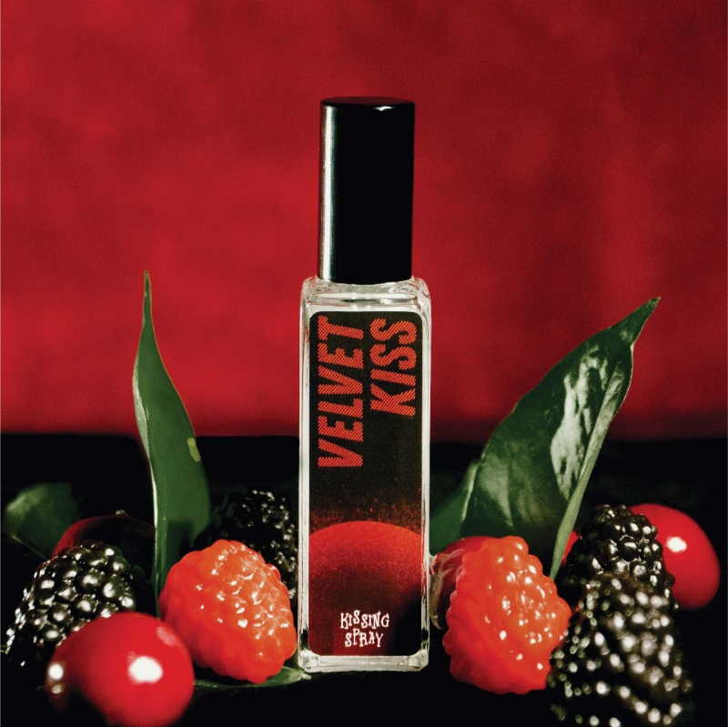 Xịt thơm miệng Kissing Spray hương Velvet Kiss vị Rasberry