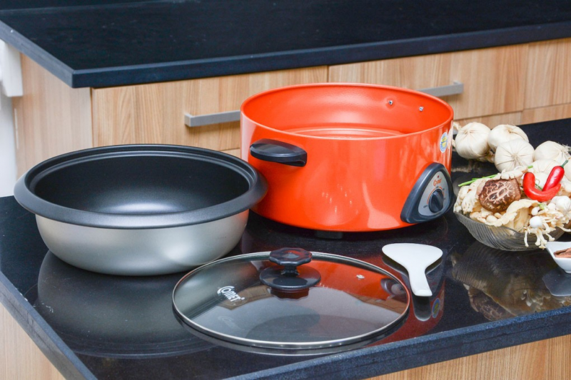 Nồi lẩu điện Comet CM7730 3.6 lít